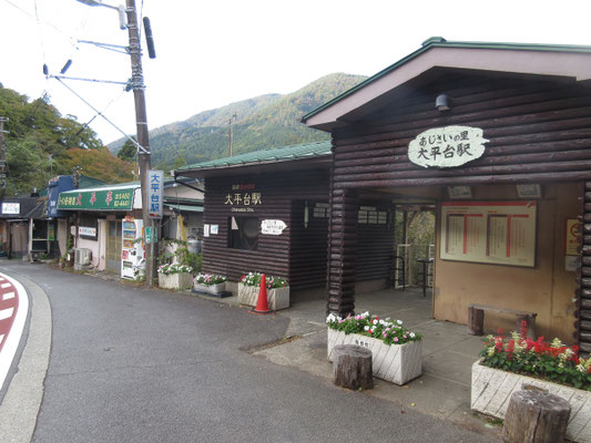 昔は「テレビにも出た〜!」という大看板が駅の先にかかっていたが、さすがに何時の頃からか、そうした看板もなくなった