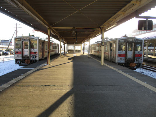 しかも出発前の釧路駅4、5番線ホームにはキハ54形500番台の揃い踏み！