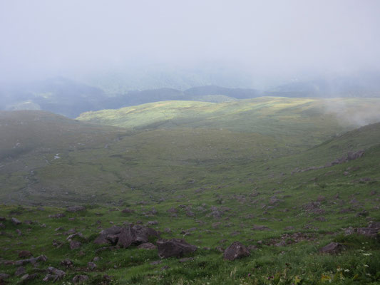 すでに山頂に来ているのだが、見える景色はこの広大な広大な広がり！