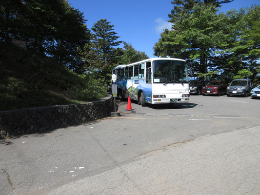 バス乗車約45分で上日川峠に到着