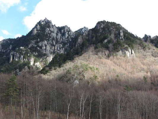 瑞牆山方面は大きな雲からははずれていたが、ときおり風花がこちらまで降ってきていた