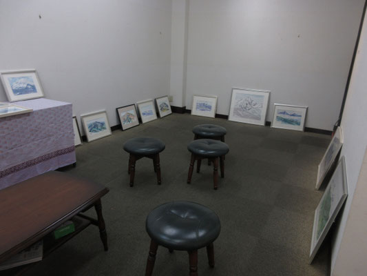 展示までの画廊風景2 作品を置いて、配置を考える