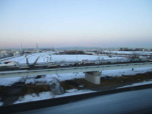 北海道新幹線に乗り込んだ出発地・東京　しかし今回はそこからすでに雪景色でした！