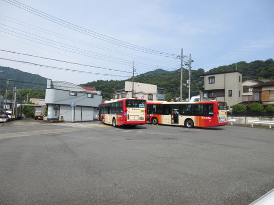 小田急線本厚木駅から乗った神奈中バス、終点の半原で三ヶ木行きに乗り換える