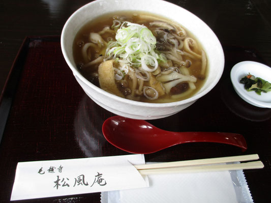 なかのお食事処で、まずは食事　秋限定のきのこあんかけうどん