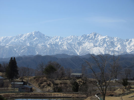 デンっと鹿島槍ヶ岳に五竜岳　スケッチに夢中になる