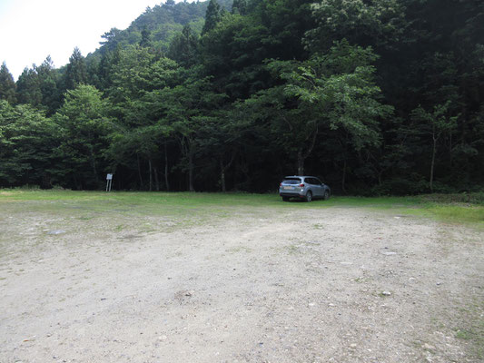 その時はフォレスタ、一台のみ　やたら広い…