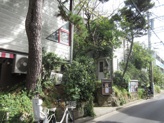 観終わって外に出る