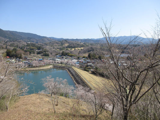 取り敢えず、ちょっと登ったところの東屋まで行ってみる