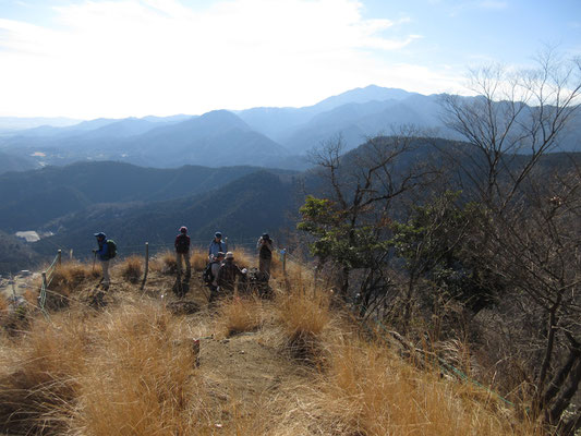 発句石広場と相州大山