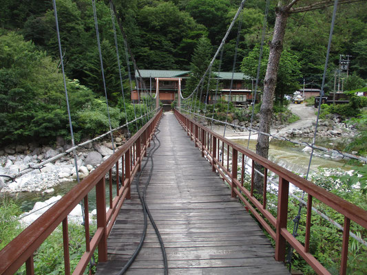 無事下山　待望の温泉に向かう（駐車場近くにあった温泉宿の立ち寄り湯を利用）