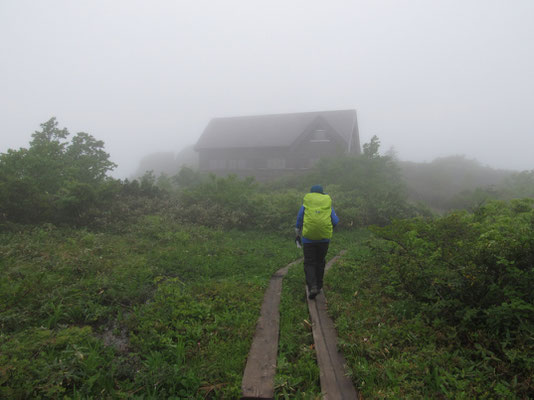 森吉避難小屋に向かう