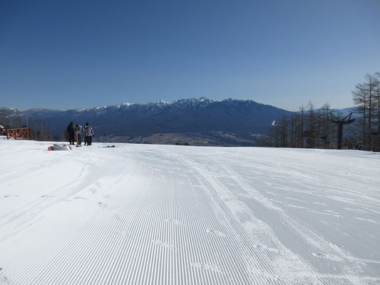 着いた山頂駅のゲレンデからは、八ヶ岳がきれいに一望