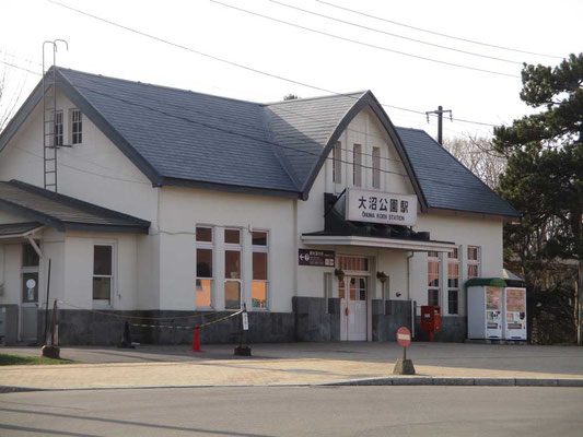 落ち着いた佇まいの大沼公園駅　