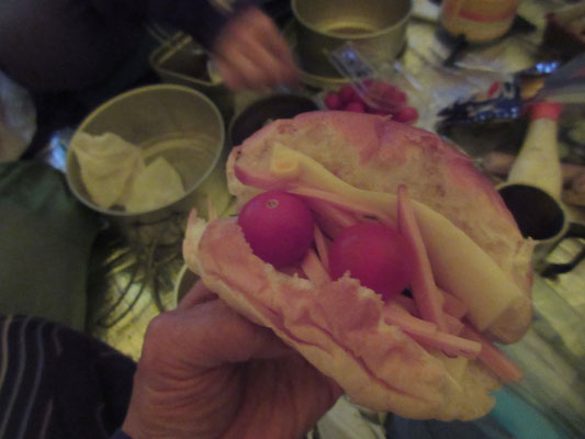 こちらは朝食のパン