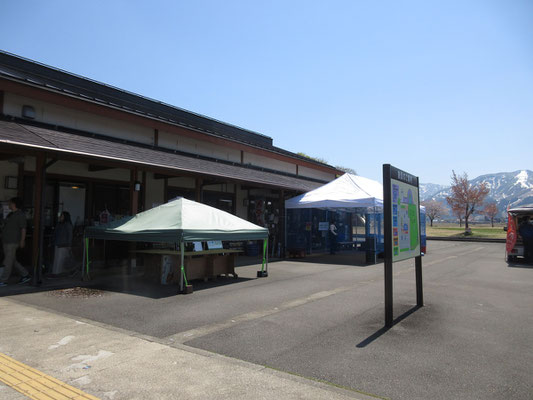 当然ながら売店にも立ち寄って見る
