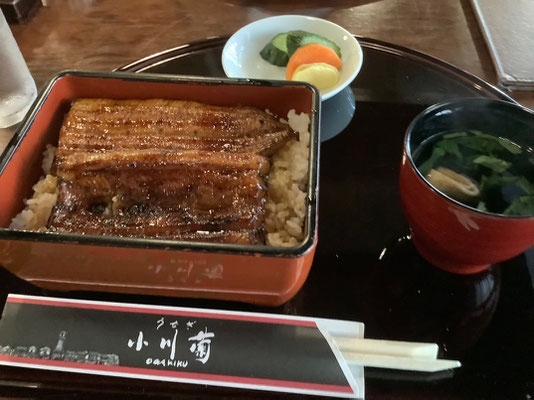 で、この日は友人のたっての希望で川越の有名な店で、豪勢にうな重！　人気店らしいが、あまりの暑さで年配者は外歩きには出ておらず予約なしでOKだった