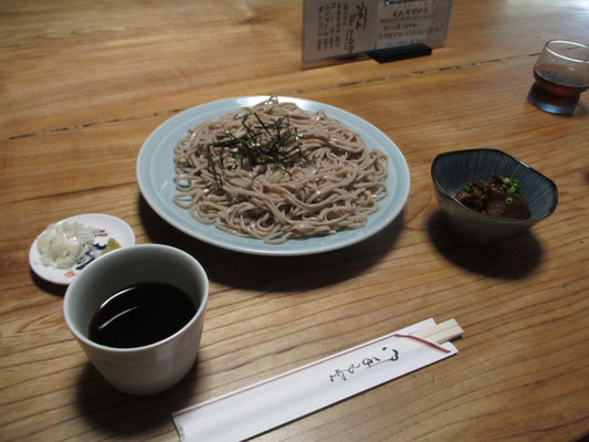 いいお湯の後には、なんと！蕎麦までありました　思わず大盛りを頼んでしまいました　清冽な水が湧くところの蕎麦は、当然おいしい