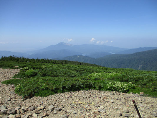 山頂からの展望　磐梯山方面　五色沼や猪苗代湖も見えました