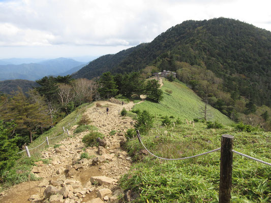 昼休憩後にひと登りした所から、先程居た場所を振り返る