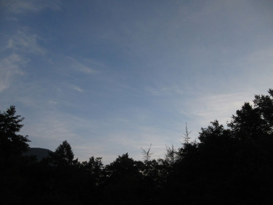 朝焼け前の空　なかなかいい天気になりそう