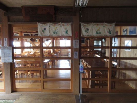 小屋はとてもきれいに手入れされていて、とても山小屋とは思えない清潔さだった