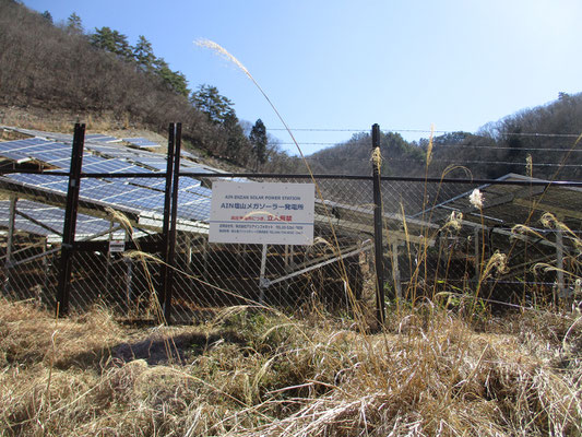 そして最後のところでは伐採地痕に建てたソーラーパネルと出食わし朝の出発点に戻る展開…急に殺伐とした下界に飛び出す