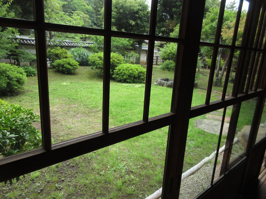展示会場　白雲邸からの庭