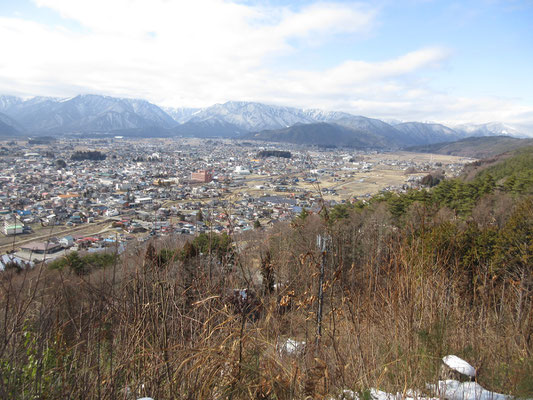 登り口近くの展望台からも、上で見えていた鹿島槍方面は何も見えなくなっていた