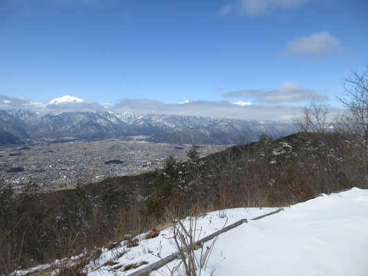 あれれ？　向こうの方も鹿島槍の頭が見えてきている！