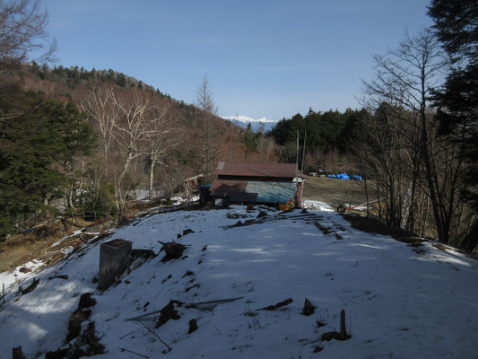 ナナイタガレを見て戻る途中、索道小屋上から驚きの白峰三山！　