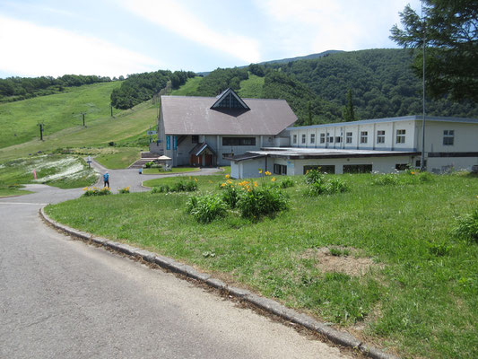 到着した天元台高原　驚きの広さと施設　実はここはロープウェイ利用で来る観光地だった　まだ山の世界は先だった