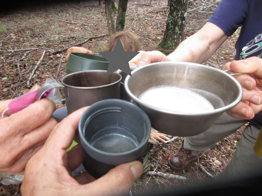 小さな缶ビールをみんなで分けて、無事の山行と仲間に「乾杯!」