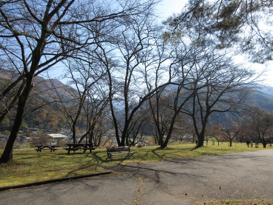 この公園も桜の頃には大賑わいになるだろう