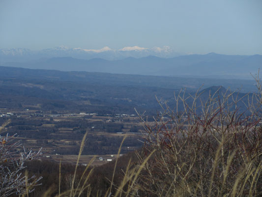 こちらの白い山遠望は火打・妙高、高妻山の方