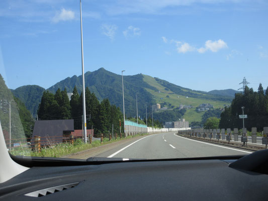 こちらは飯士山