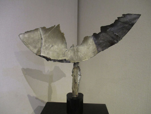 船山滋生さんの彫刻作品　「不死鳥」