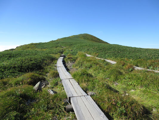 月山山頂の方を振り返りる