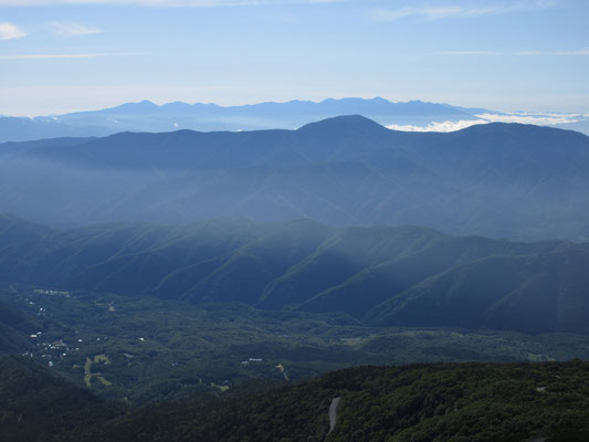 横に長い八ヶ岳　一番左に蓼科山の形がよく見える