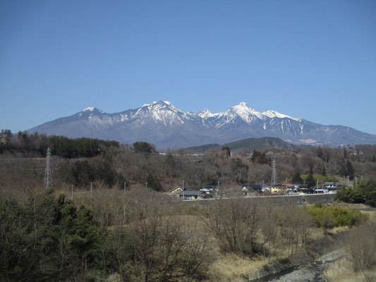 しばらく行くと、こんどは右前方に八ヶ岳　ここでもまたスケッチ