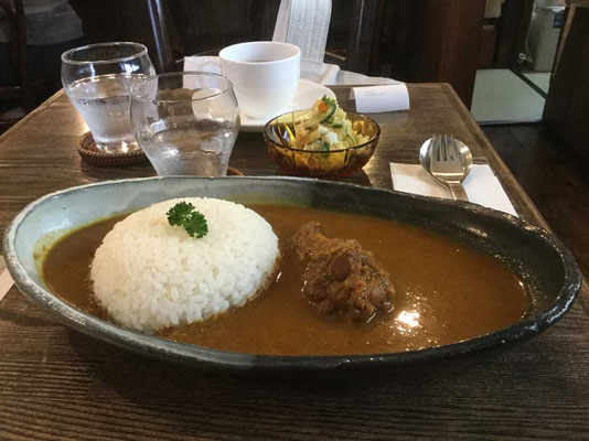 とても美味しいカレー　これはMサイズです　Lだとお茶碗に二杯分のご飯となります