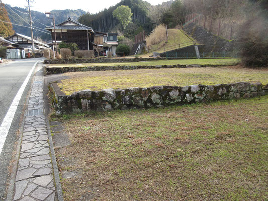 門前町各所には、こうしたきれいに整地された更地が目立った　江戸時代にはこの門前町に旅籠が五十軒！も並び、芝居小屋もあったそう