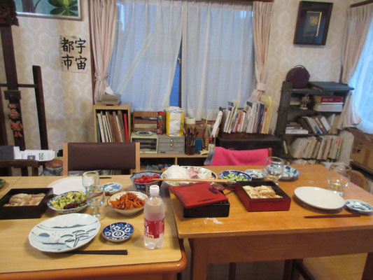 館長自ら手作りのスープやサラダ、焼き餃子を始め、刺身、お稲荷さん等など 本当に大変なご馳走でした どうもありがとうございました