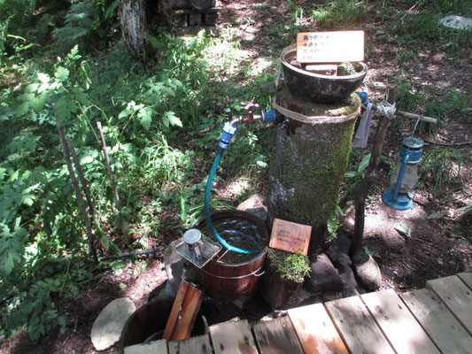 そこは手作りの山小屋　カフェもやっていて〜