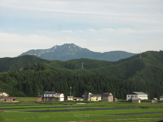 遠目から見ても標高よりずっと立派に見える
