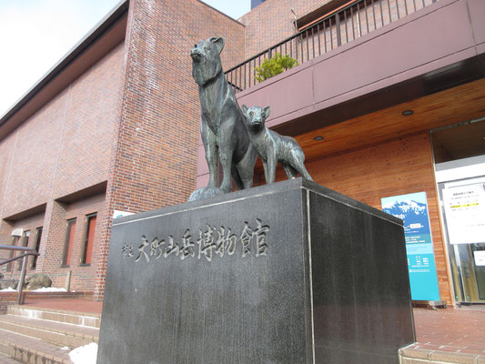 スケッチしながら眺望を十二分に楽しんだ後は、長野・大町に直行　まずは大町山岳博物館へ　明日予定の鷹狩山の登山口確認のため