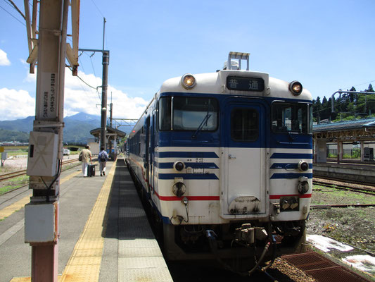 小出駅に停車中の只見線