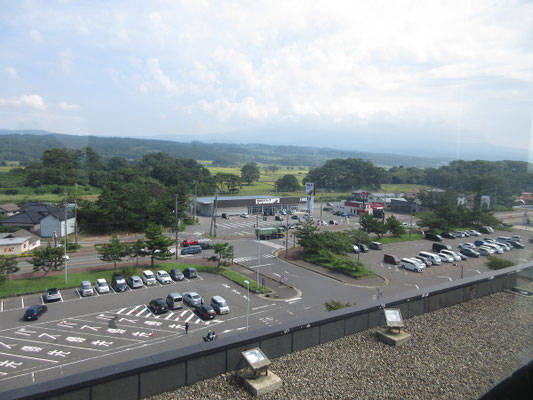 道の駅の展望台上から見た現在の様子　今どきのドラッグストアーとか色々あって、かなり雰囲気が違うが、なんとなく九十九島が点在する姿は分かる