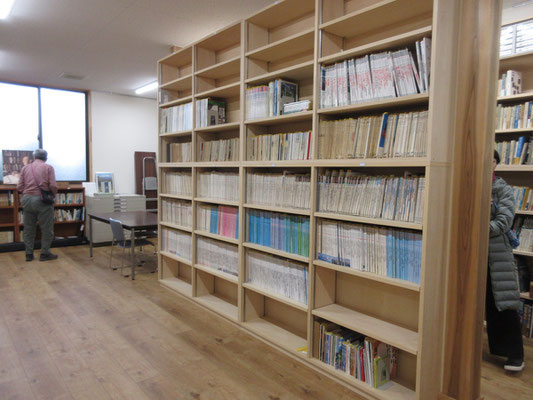ここには新しい本（山岳書）が配架されている