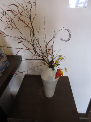 館内の生花も秋